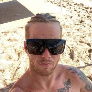 Meet your Posher, Christopher